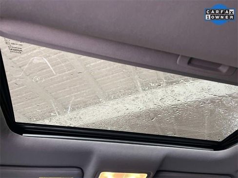 Used 2017 Toyota Highlander XLE image 16