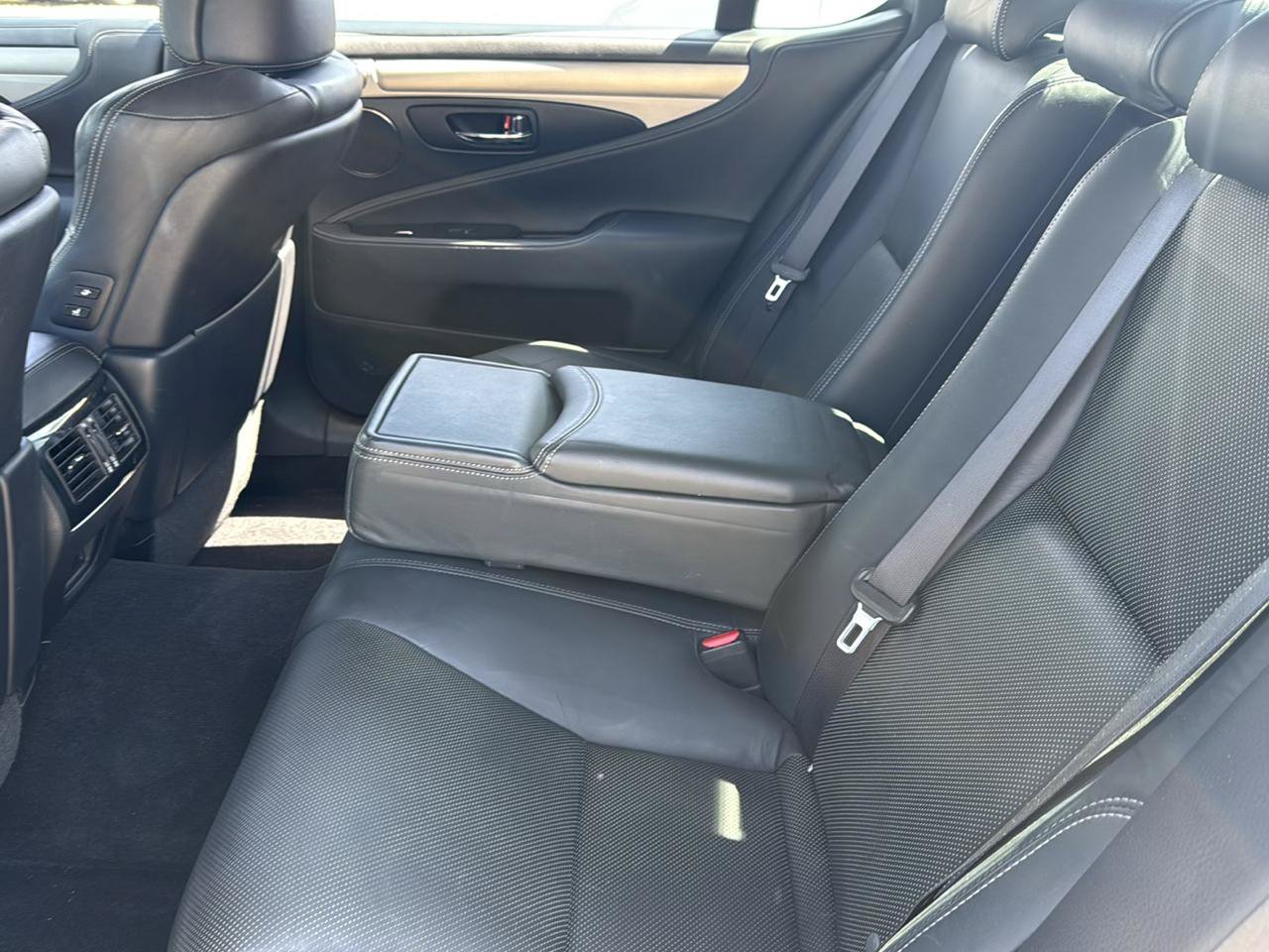 Used 2015 Lexus LS 460 w/ F Sport Package RWD image 59