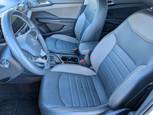 Used 2023 Volkswagen Taos SEL image 5