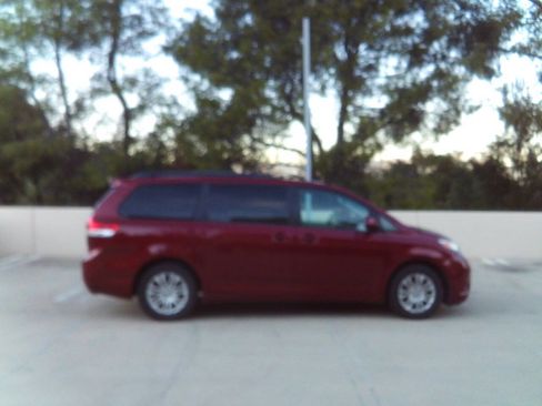 Used 2012 Toyota Sienna XLE image 37