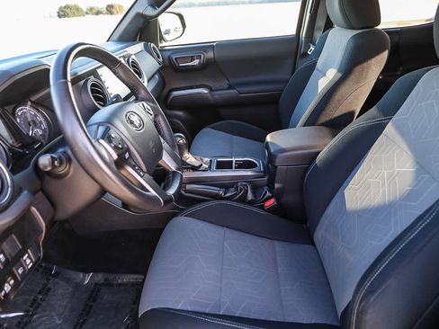 Certified 2023 Toyota Tacoma TRD Off-Road image 18