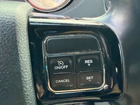 Used 2019 Dodge Grand Caravan SXT FWD image 18