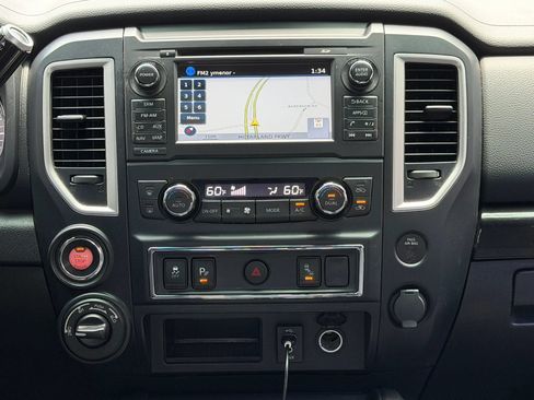 Used 2018 Nissan Titan SV w/ SV Convenience Package AWD/4WD image 16