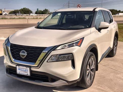 Used 2023 Nissan Rogue SV FWD image 2