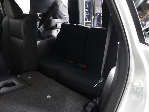 New 2025 Mitsubishi Outlander ES image 32