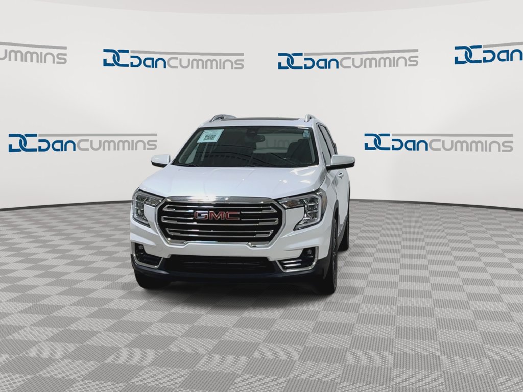 Used 2022 GMC Terrain SLT w/ Infotainment Package II AWD/4WD image 3