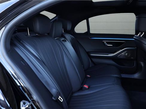 Used 2022 Mercedes-Benz S 500 4MATIC w/ AMG Line Package image 37