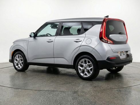 Used 2025 Kia Soul LX w/ LX Technology Package FWD image 6