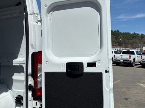 Used 2025 RAM ProMaster 2500 w/ Convenience Group image 20