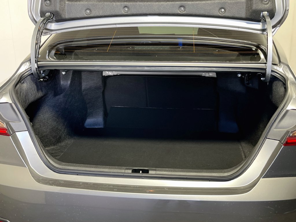Used 2025 Toyota Camry SE FWD image 31