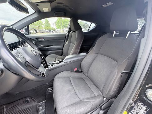 Used 2019 Toyota C-HR XLE FWD image 6