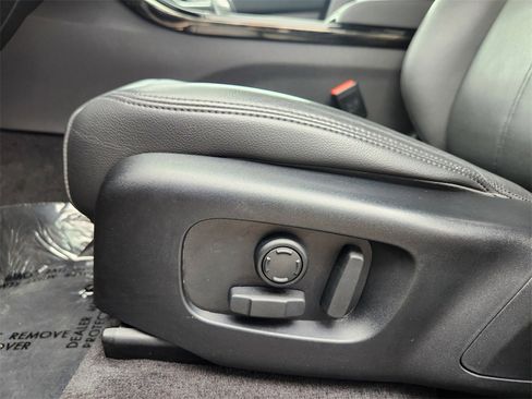 Used 2025 Land Rover Range Rover Velar Dynamic SE image 8