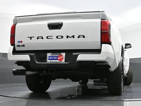 Used 2024 Toyota Tacoma TRD Sport AWD/4WD image 28