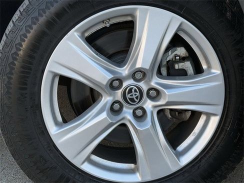 Used 2023 Toyota Highlander LE image 9