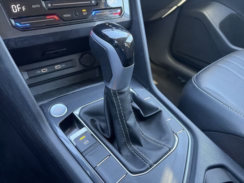 Used 2024 Volkswagen Tiguan SE image 17