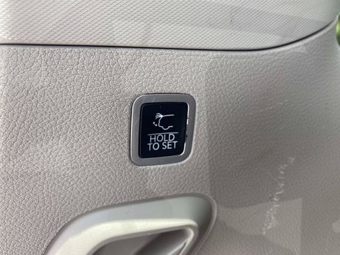 Used 2022 Jeep Wagoneer Series II AWD/4WD image 6