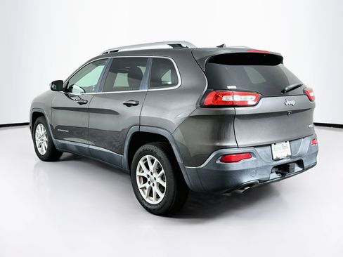 Used 2018 Jeep Cherokee Latitude Plus w/ Trailer Tow Group FWD image 5