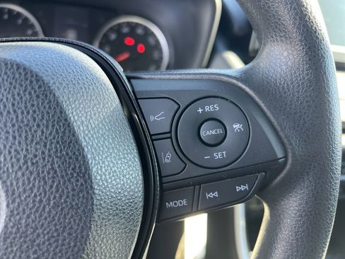 Used 2022 Toyota RAV4 LE image 20