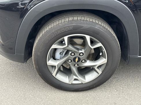 Used 2025 Chevrolet Trax LT FWD image 29