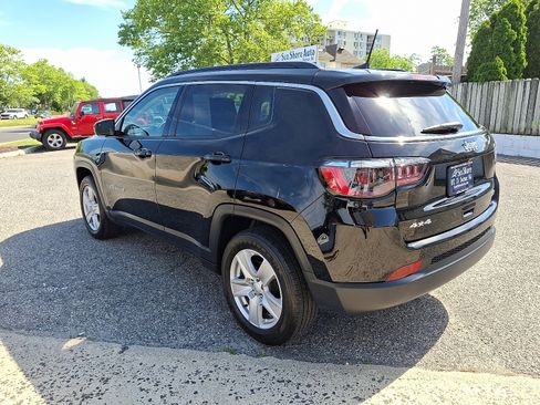 Used 2022 Jeep Compass Latitude w/ Convenience Group AWD/4WD image 4