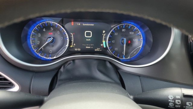 Used 2024 Chrysler Pacifica Touring-L FWD image 10
