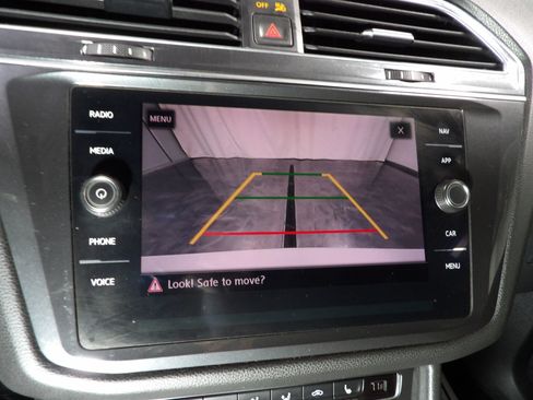 Used 2019 Volkswagen Tiguan SEL R-Line AWD/4WD image 17