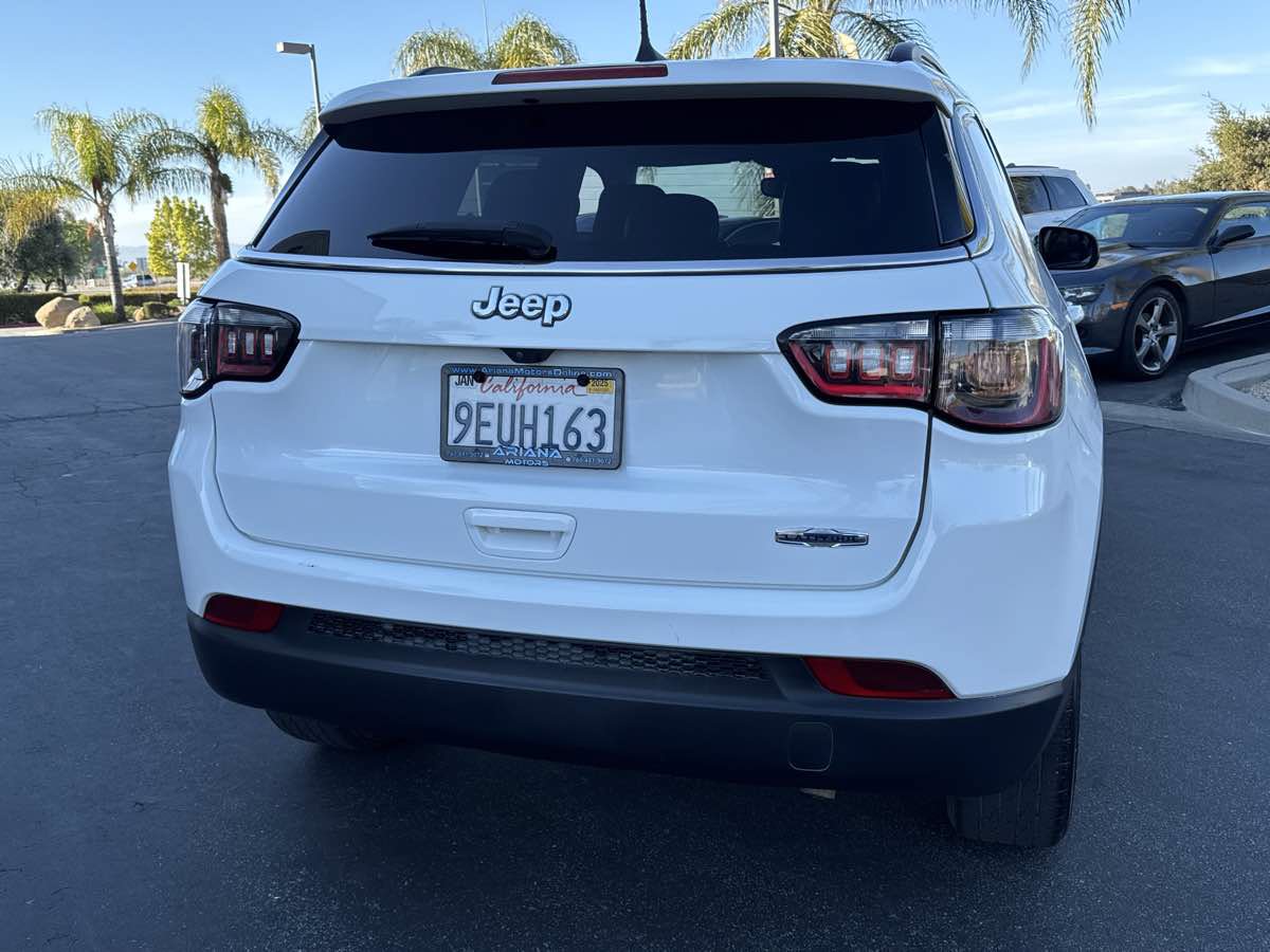 Used 2022 Jeep Compass Latitude FWD image 17