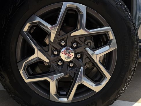 Used 2024 GMC Sierra 1500 SLT AWD/4WD image 9