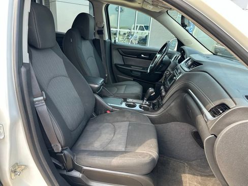 Used 2015 Chevrolet Traverse LT w/ Style and Technology Package FWD image 32