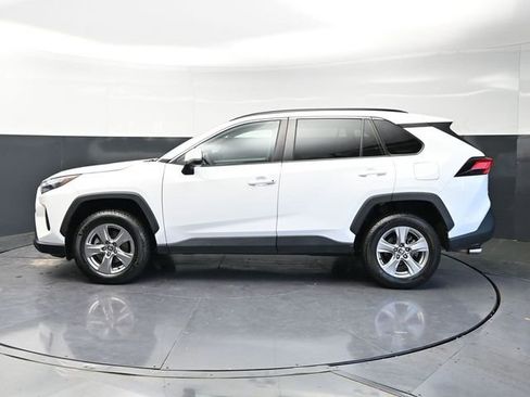 Used 2022 Toyota RAV4 XLE w/ Convenience Package image 8