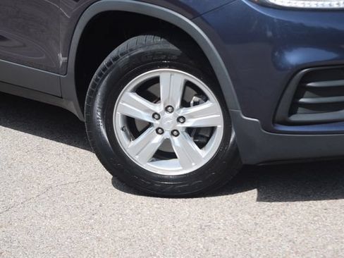 Used 2019 Chevrolet Trax LT w/ Sun & Sound Package AWD/4WD image 29