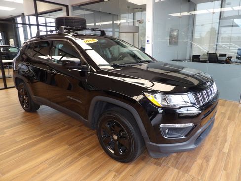 Used 2018 Jeep Compass Latitude w/ Cold Weather Group image 3