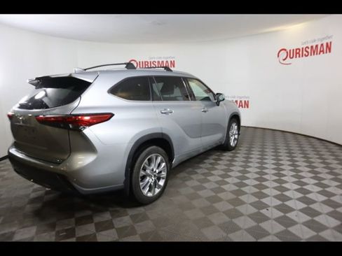 Used 2020 Toyota Highlander Limited image 12