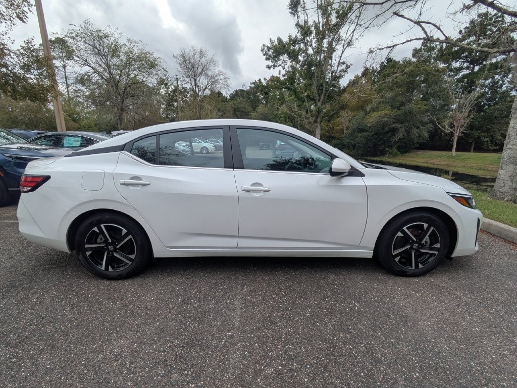 Used 2025 Nissan Sentra SV FWD image 3