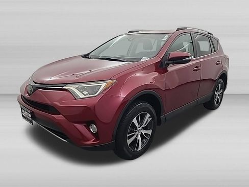 Used 2018 Toyota RAV4 XLE w/ Plus Extra Value Package FWD image 8
