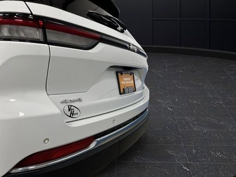 Used 2024 Jeep Grand Cherokee Limited image 37