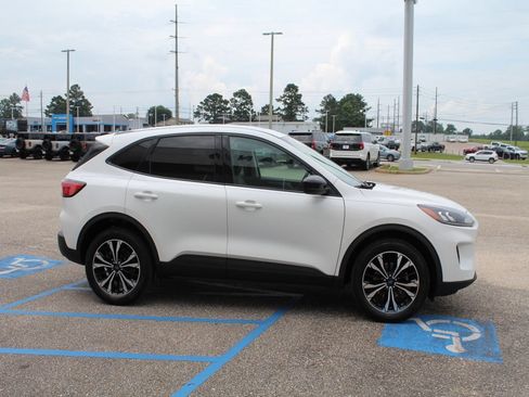 Used 2022 Ford Escape SE w/ SE Sport Appearance Package AWD/4WD image 7