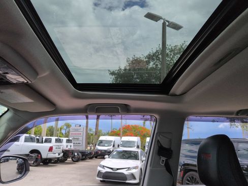Used 2018 Toyota 4Runner TRD Off-Road Premium AWD/4WD image 21