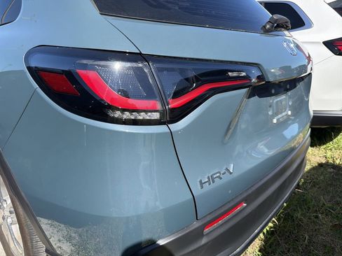 Used 2025 Honda HR-V LX image 7