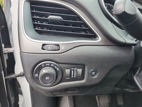 Used 2020 Jeep Cherokee Latitude Plus w/ Comfort/Convenience Group image 13