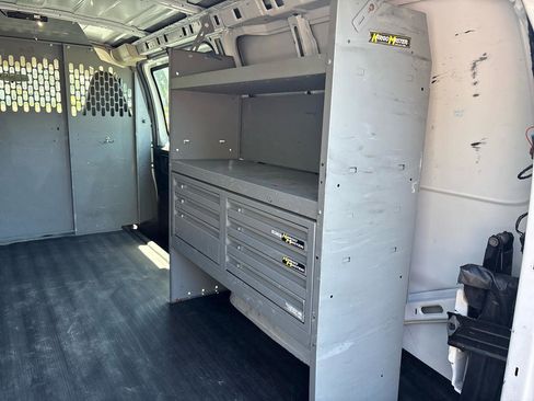 Used 2017 Chevrolet Express 2500 RWD image 11