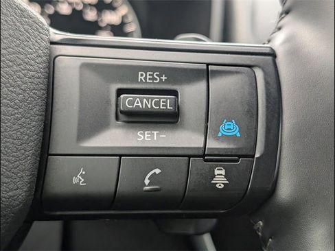 Used 2025 Nissan Rogue SV image 16