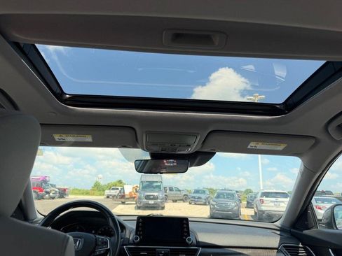 Used 2018 Honda Accord Touring image 10