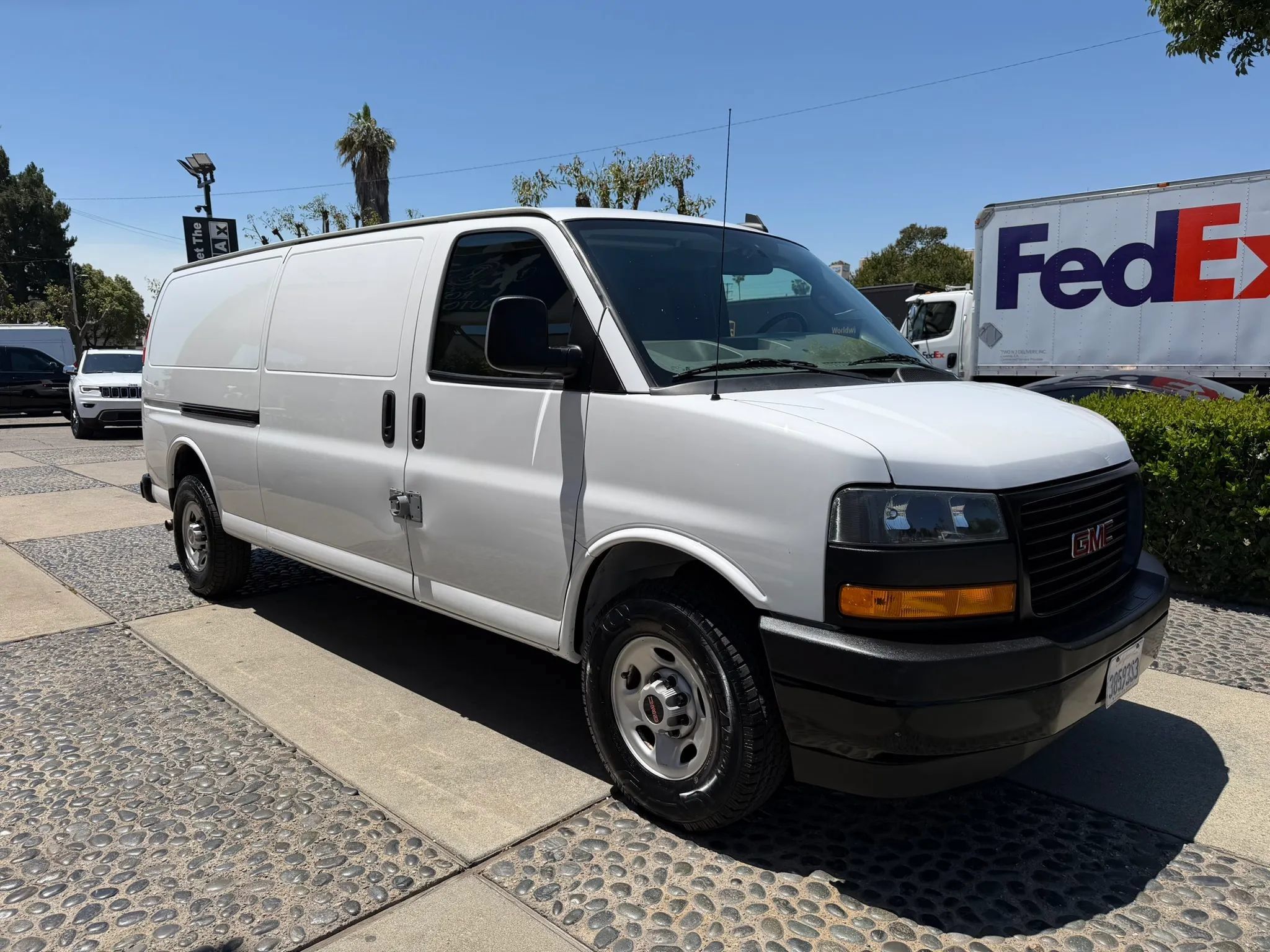 Used 2023 GMC Savana 2500 Extended w/ Driver Convenience Package RWD image 3