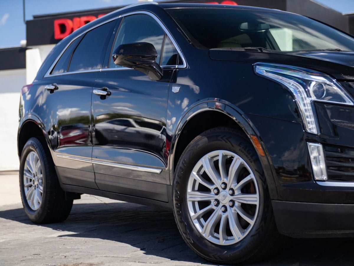 Used 2019 Cadillac XT5 FWD image 2