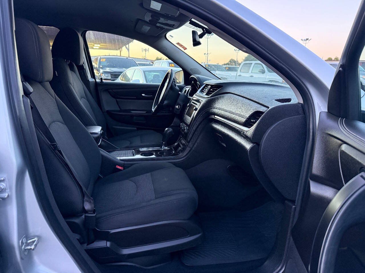 Used 2016 Chevrolet Traverse LT FWD image 15
