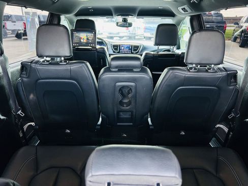 Used 2019 Chrysler Pacifica Touring-L Plus w/ S Appearance Package FWD image 30