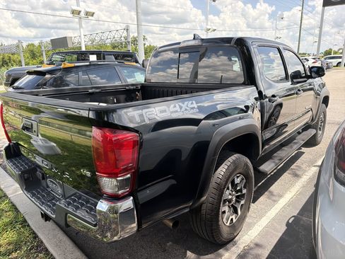 Used 2017 Toyota Tacoma TRD Off-Road w/ Tow Package (A/T) AWD/4WD image 2