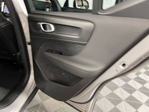 Used 2024 Volvo XC40 B5 Plus image 19