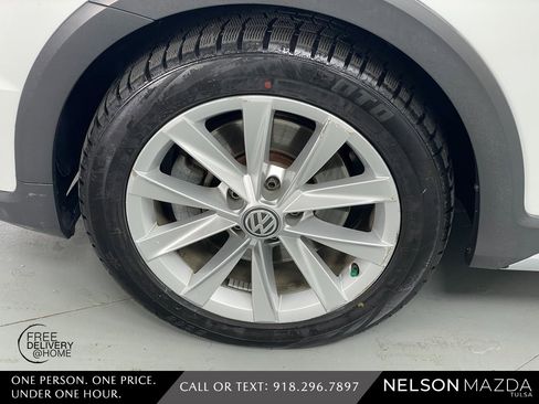 Used 2017 Volkswagen Golf Alltrack S image 13